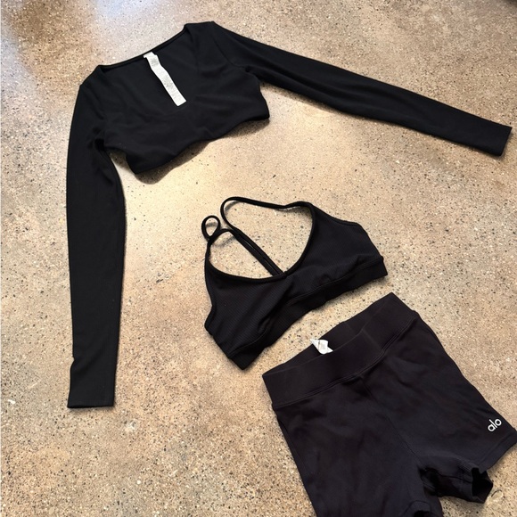 ALO Yoga Black Activewear Set - Picture 2 of 5